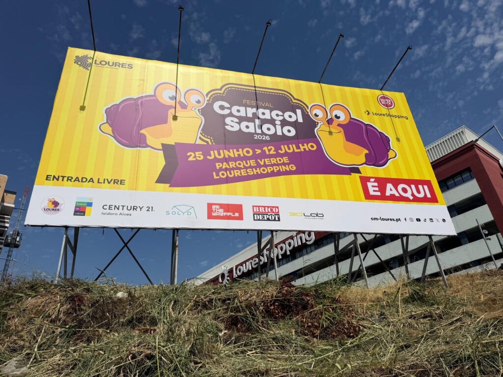 Outdoor de grande formato do Caracol Saloio em Loures