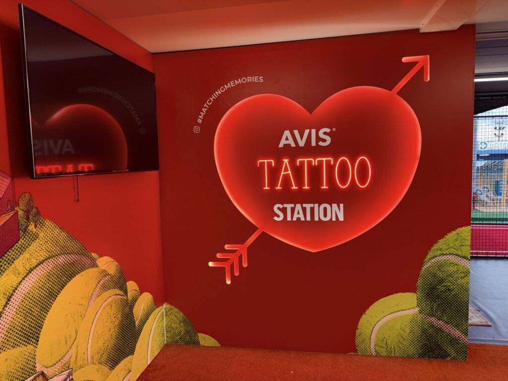 Parede Avis Tattoo Station no Clube de Ténis do Estoril