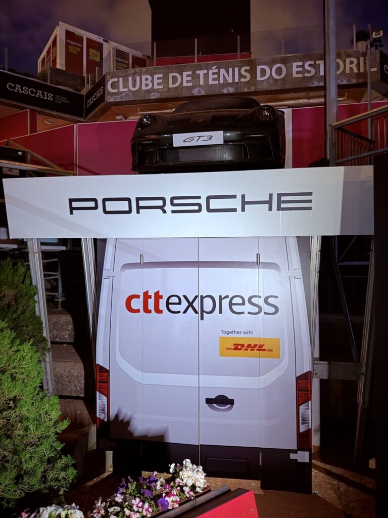 Revestimento Porsche e CTT Express no Clube de Ténis do Estoril