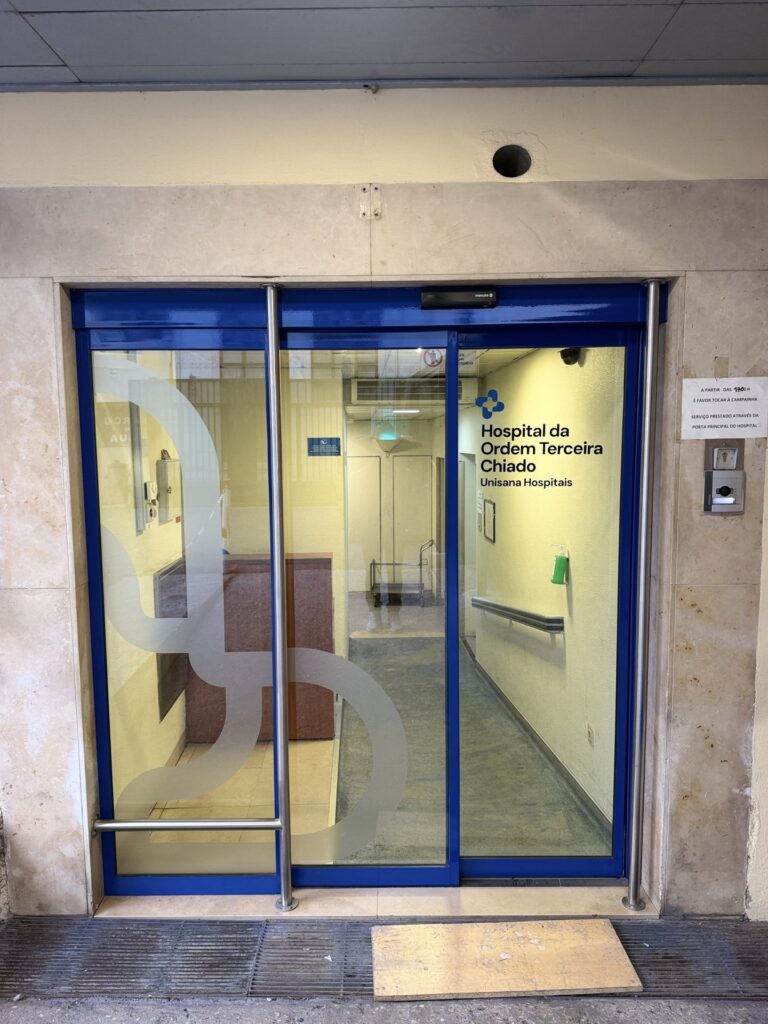 Vinis em portas do Hospital da Ordem Terceira, Chiado